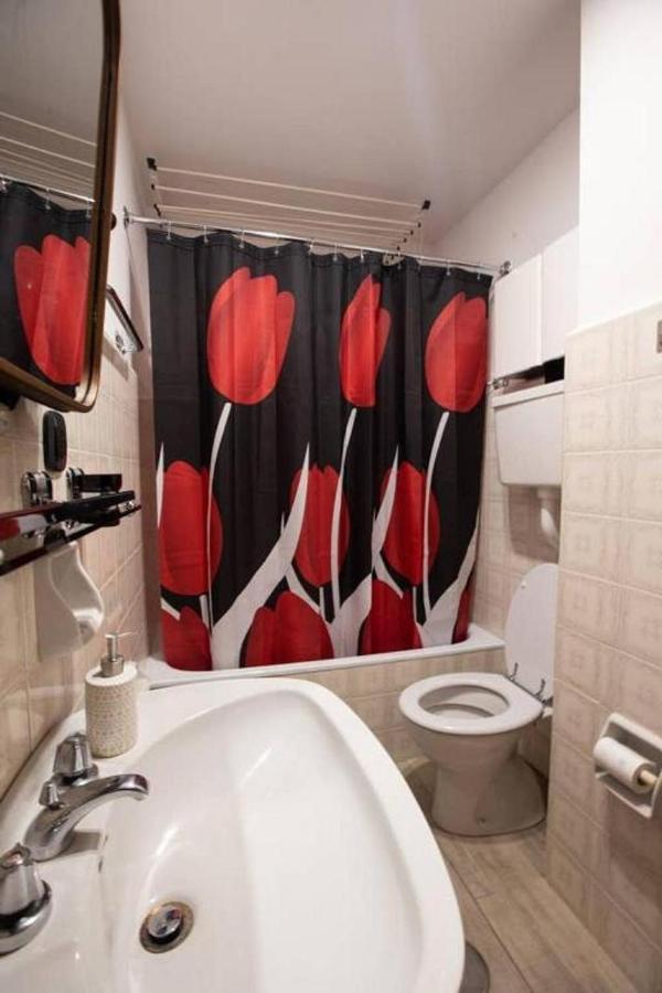 Joivy Flat For 6, In The Historic Town Pre-Saint-Didier Appartement Buitenkant foto