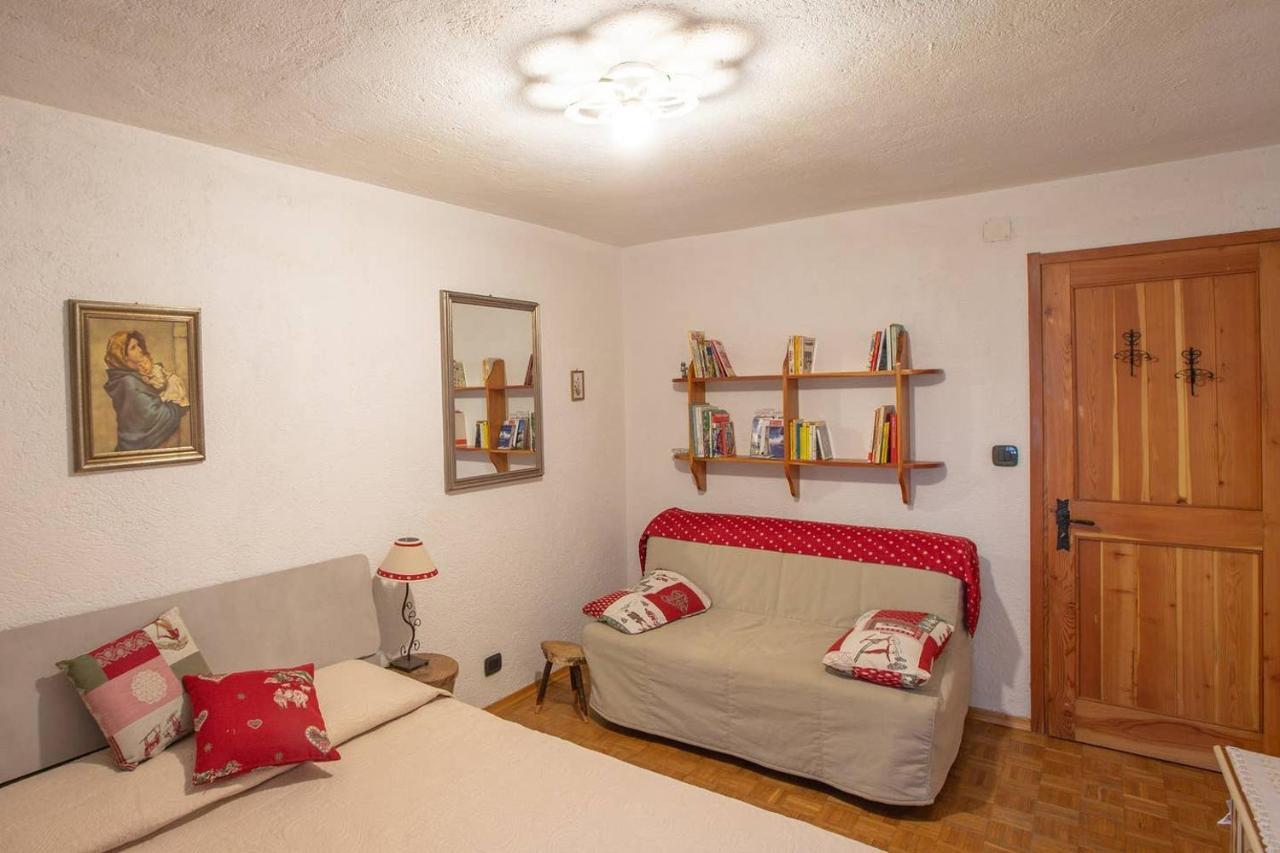 Joivy Flat For 6, In The Historic Town Pre-Saint-Didier Appartement Buitenkant foto